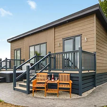 Hillcrest Hideaways Resort